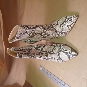 THALIA SODI Rylie Size 6.5M snakeskin 4-in. Stiletto ankle boots